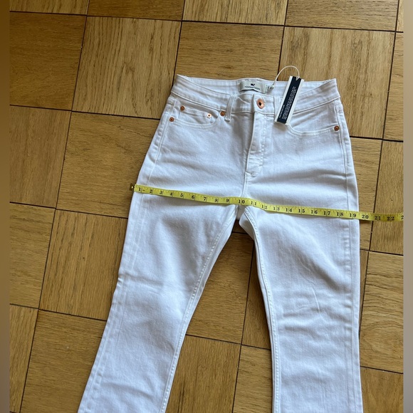 Vineyard Vines Jamie High-Rise Kick Flare Jean - Picture 6 of 9